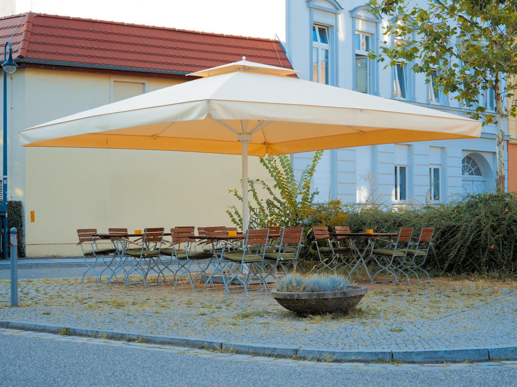 Hotel Zur Sonne Котбус Екстериор снимка